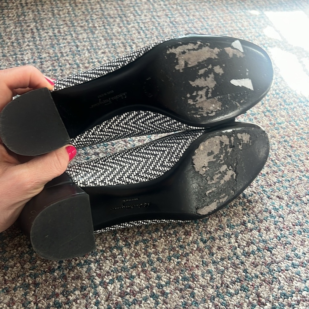 FERRAGAMO Vara Logo Bow Block Heel Pumps 7.5 - Picture 9 of 10